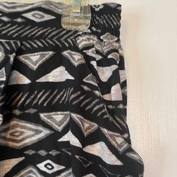 Material Girl Black and gray skirt - Picture 3 of 7